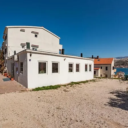 Triple Pag 13355b Guest house