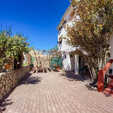 Guest house Triple Pag 13355b Pag Town